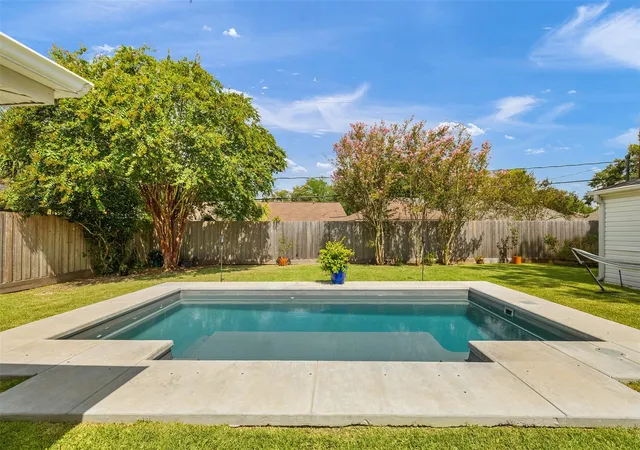 Photo 4 of Single family home for sale at 9718 Moorberry Ln, Houston, TX 77080 | MLS# 36990875 | Listing updated on 2026-09-05