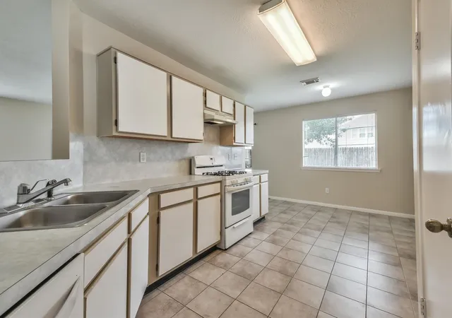 Photo 4 of Sale Pending at 19906 Black Cherry Bnd Ct, Cypress, TX 77433 | MLS# 67111481 | Listing updated on 2026-09-06