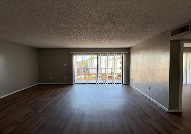 5th image of 2816 S Bartell Dr, Houston, TX 77054 | MLS# 38062886
