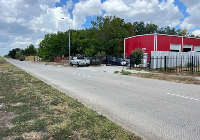 Homes for sale in Houston, TX | 6513 Airport Blvd, Houston, TX 77048 | MLS# 55835795