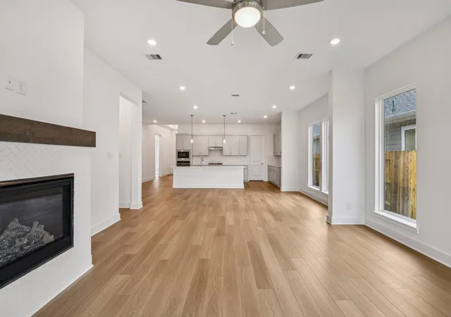 Photo 2 of Single family home for sale at 1219 Bronze Crk Bnd, Tomball, TX 77375 | MLS# 33425335 | Listing updated on 2026-08-05
