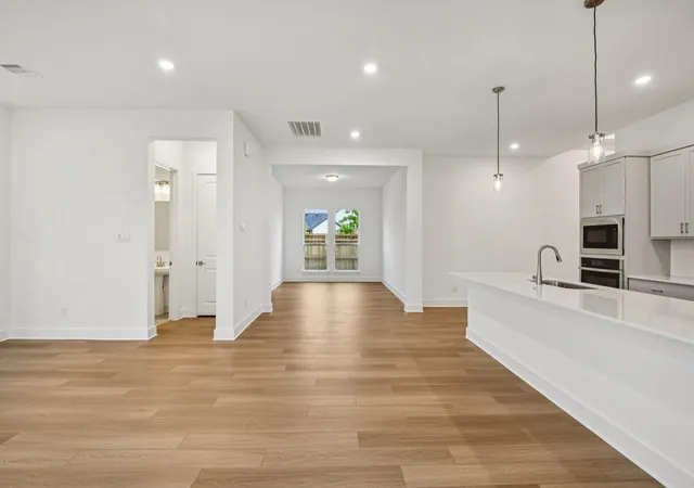 Photo 3 of Single family home for sale at 1219 Bronze Crk Bnd, Tomball, TX 77375 | MLS# 33425335 | Listing updated on 2026-08-05