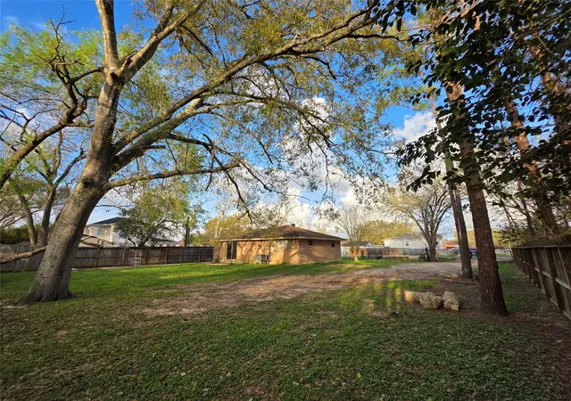 3rd image of 10424 Ballantine St, Houston, TX 77075 | MLS# 17919203