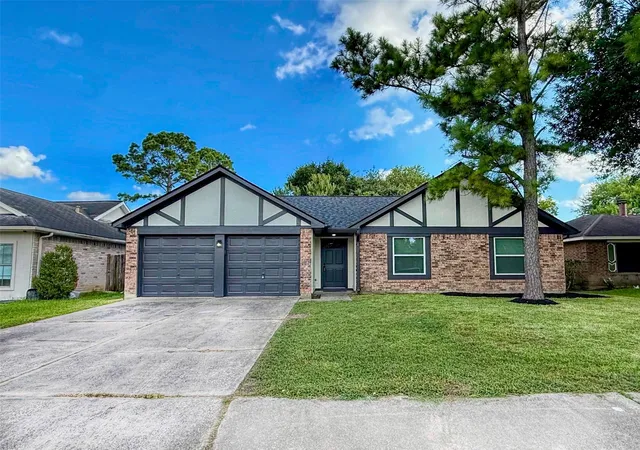 Homes for sale in League City, TX | 2527 Orion Dr, League City, TX 77573 | MLS# 68867758