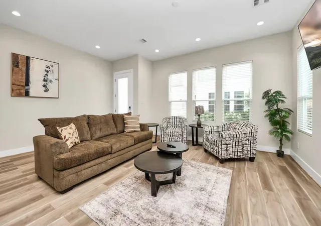 3rd image of 5935 Beall St #A, Houston, TX 77091 | MLS# 73336029