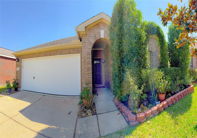 Photo 1 of Single family home for sale at 11618 Wren Xing Dr, Houston, TX 77038 | MLS# 43785969 | Listing updated on 2026-03-14