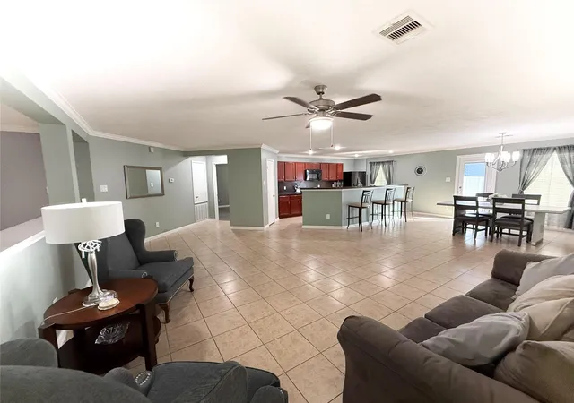 Photo 4 of Single family home for sale at 11618 Wren Xing Dr, Houston, TX 77038 | MLS# 43785969 | Listing updated on 2026-03-14