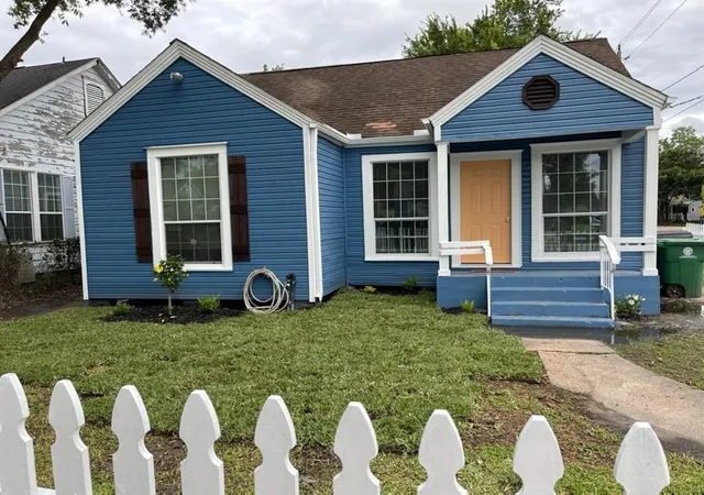Photo 2 of Single family home for sale at 7002 Ilex St, Houston, TX 77087 | MLS# 10672250 | Listing updated on 2026-06-27