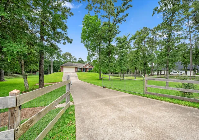 2nd image of 605 Pelican St, Magnolia, TX 77355 | MLS# 48311850