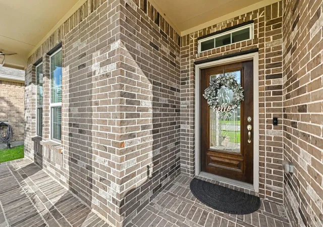 Photo 3 of Single family home for sale at 1830 Alyssa Way, Alvin, TX 77511 | MLS# 10483171 | Listing updated on 2026-09-19