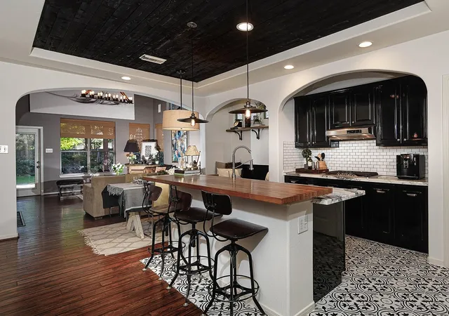 2nd image of 63 Douvaine, The Woodlands, TX 77382 | MLS# 92113436