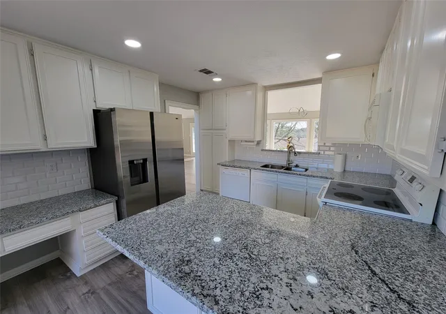 3rd image of 658 Cherry Hills, Huntsville, TX 77340 | MLS# 83731828