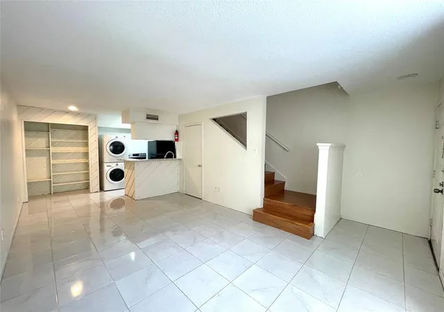 3rd image of 2100 Wilcrest Dr #123, Houston, TX 77042 | MLS# 28117399