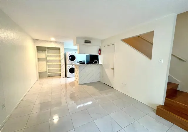 4th image of 2100 Wilcrest Dr #123, Houston, TX 77042 | MLS# 28117399