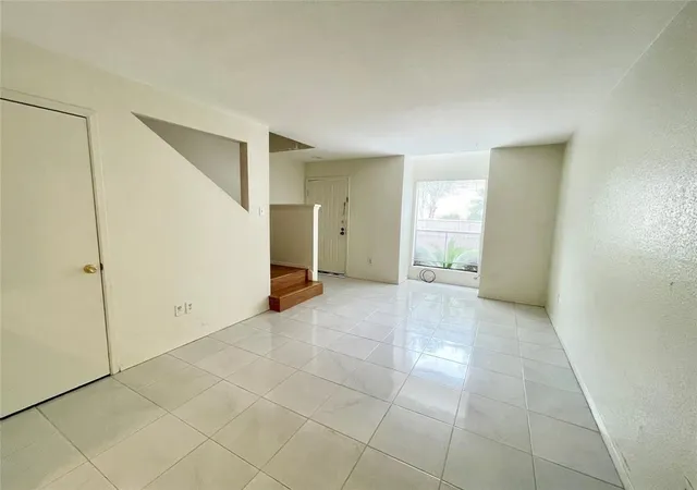 5th image of 2100 Wilcrest Dr #123, Houston, TX 77042 | MLS# 28117399