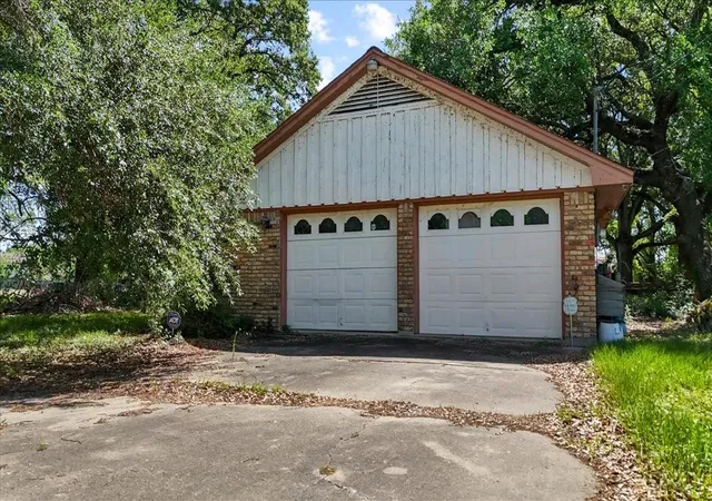 Photo 3 of Single family home for sale at 718 Staffordshire Rd, Stafford, TX 77477 | MLS# 46809832 | Listing updated on 2026-09-15