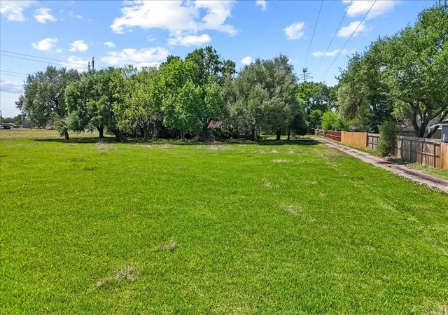 Photo 4 of Single family home for sale at 718 Staffordshire Rd, Stafford, TX 77477 | MLS# 46809832 | Listing updated on 2026-09-15