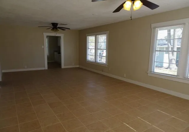 Listing Photo 4 - Condo for sale in building located at 8149 Easton St, Houston, TX 77017
