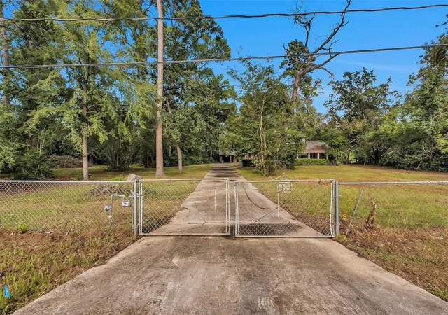 Photo 2 of Single family home for sale at 29526 W Hawthorne Dr, Spring, TX 77386 | MLS# 34136188 | Listing updated on 2026-04-14