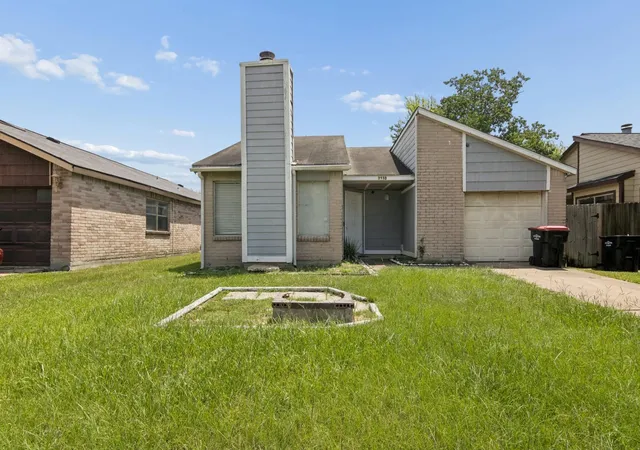 Photo 1 of Sale Pending at 7610 Log Cradle Dr, Houston, TX 77041 | MLS# 89138803 | Listing updated on 2026-09-11