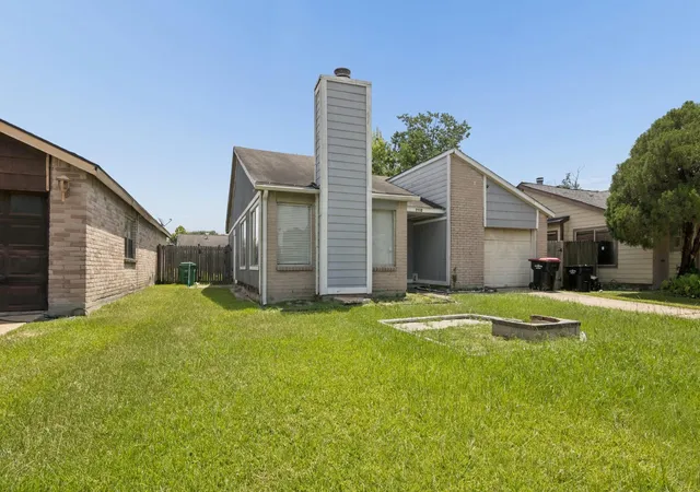 Photo 2 of Sale Pending at 7610 Log Cradle Dr, Houston, TX 77041 | MLS# 89138803 | Listing updated on 2026-09-11
