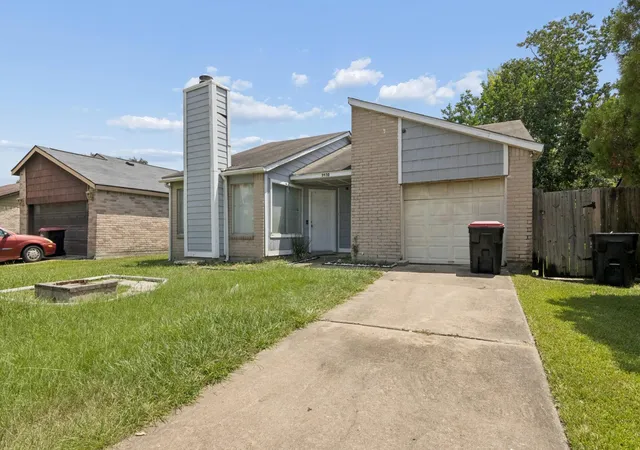 Photo 3 of Sale Pending at 7610 Log Cradle Dr, Houston, TX 77041 | MLS# 89138803 | Listing updated on 2026-09-11