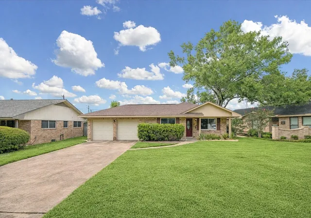 Homes for sale in Houston, TX | 1607 Willowby Dr, Houston, TX 77008 | MLS# 53045401