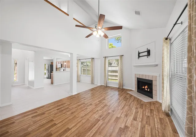 2nd image of 16003 Salton Point Dr, Friendswood, TX 77546 | MLS# 18778376