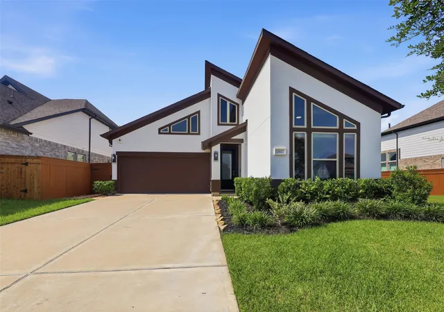 Photo 2 of Sale Pending at 10602 Hidden Rock Dr, Missouri City, TX 77459 | MLS# 56446034 | Listing updated on 2026-10-03