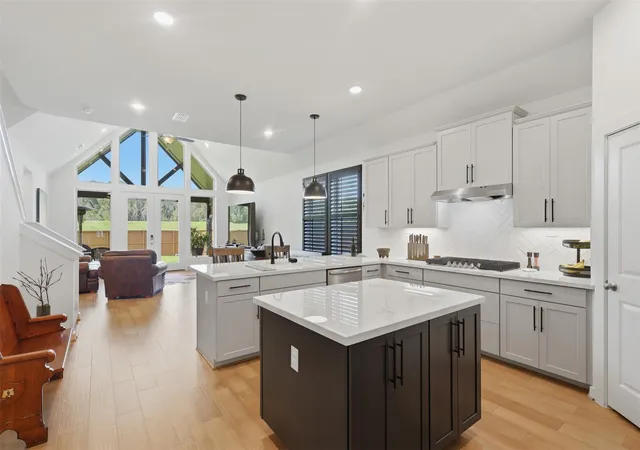 Photo 3 of Sale Pending at 10602 Hidden Rock Dr, Missouri City, TX 77459 | MLS# 56446034 | Listing updated on 2026-10-03