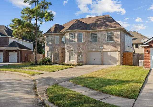3rd image of 810 Flanners Ct, Spring, TX 77373 | MLS# 77772935