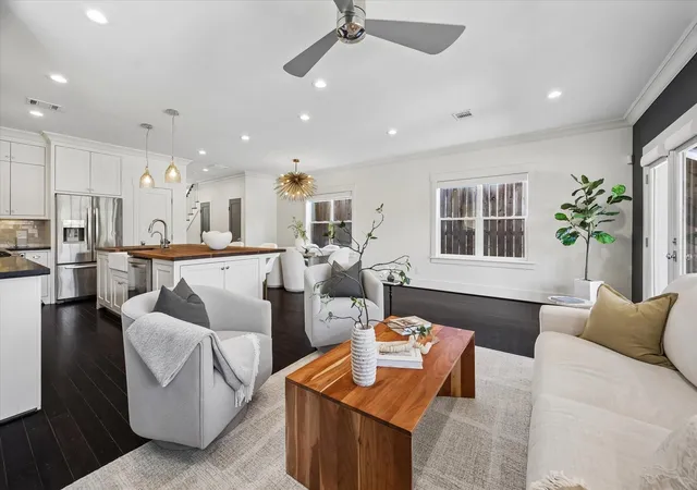 Photo 3 of Sale Pending at 919 Walling St #A, Houston, TX 77009 | MLS# 31096350 | Listing updated on 2026-09-15