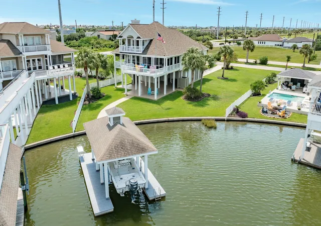 Photo 1 of Single family home for sale at 3635 Cove Ln, Galveston, TX 77554 | MLS# 75176604 | Listing updated on 2026-06-12