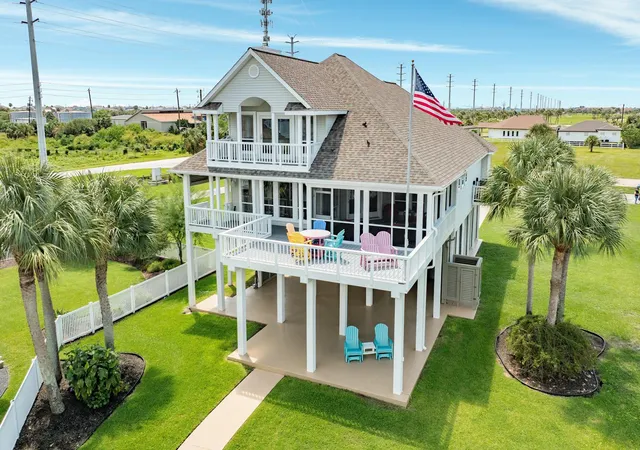 Photo 2 of Single family home for sale at 3635 Cove Ln, Galveston, TX 77554 | MLS# 75176604 | Listing updated on 2026-06-12