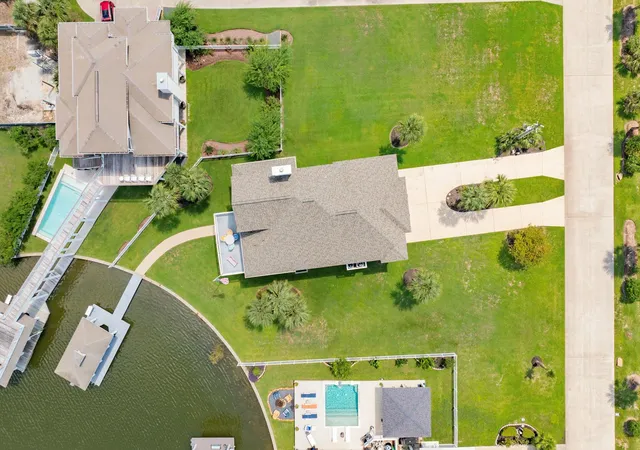 Photo 3 of Single family home for sale at 3635 Cove Ln, Galveston, TX 77554 | MLS# 75176604 | Listing updated on 2026-06-12