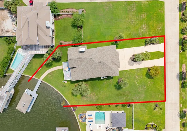 Photo 3 of Single family home for sale at 3635 Cove Ln, Galveston, TX 77554 | MLS# 75176604 | Listing updated on 2026-06-12