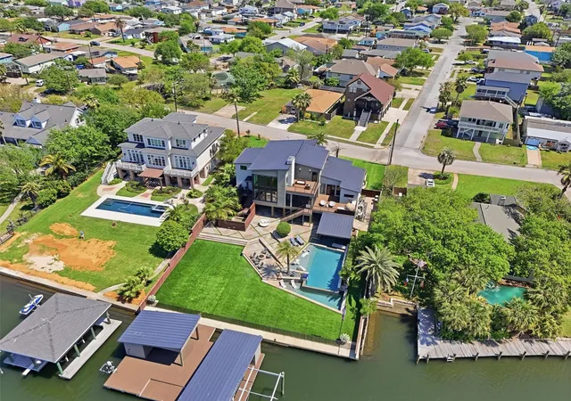 Homes for sale in Galveston, TX | 1721 Bayou Shore Dr, Galveston, TX 77551 | MLS# 69935364