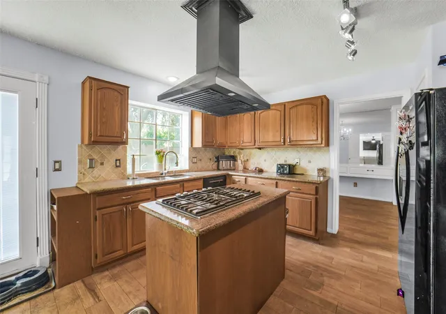 Photo 4 of Sale Pending at 7503 Valley Laurel Ct, Houston, TX 77095 | MLS# 19477122 | Listing updated on 2026-09-19