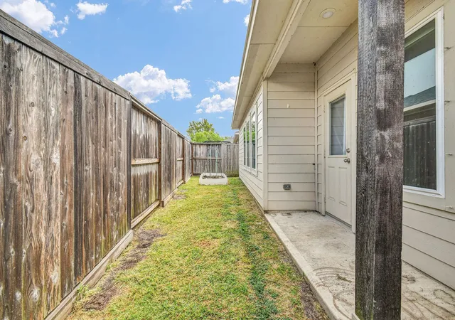25th image of 400 Flycatcher Ct, Clute, TX 77531 | MLS# 3730356