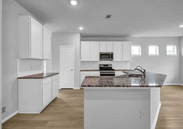 5th image of 400 Flycatcher Ct, Clute, TX 77531 | MLS# 3730356