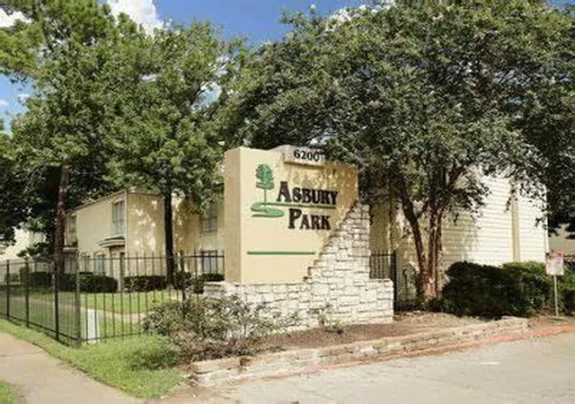 Photo 2 of Condo for sale at 6200 W Tidwell Rd #501, Houston, TX 77092 | MLS# 5321910 | Listing updated on 2026-09-14