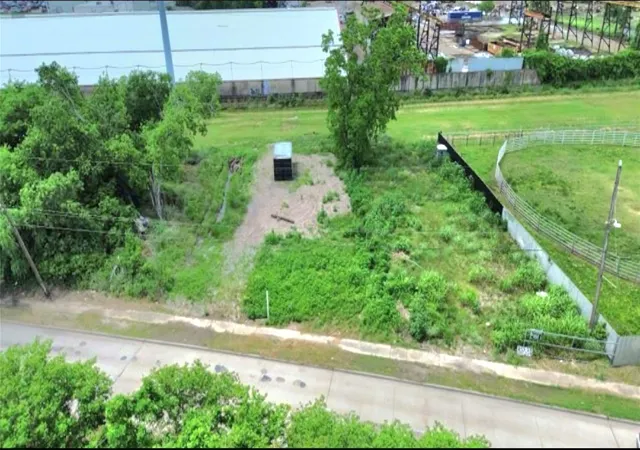 Photo 1 of Land for sale at 2919 N Wayside Dr, Houston, TX 77020 | MLS# 34766980 | Listing updated on 2026-04-13