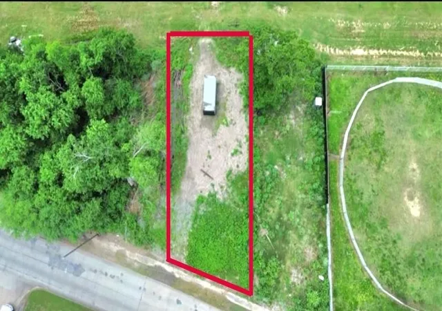 Photo 2 of Land for sale at 2919 N Wayside Dr, Houston, TX 77020 | MLS# 34766980 | Listing updated on 2026-04-13