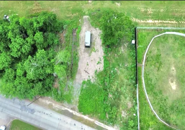 Photo 3 of Land for sale at 2919 N Wayside Dr, Houston, TX 77020 | MLS# 34766980 | Listing updated on 2026-04-13