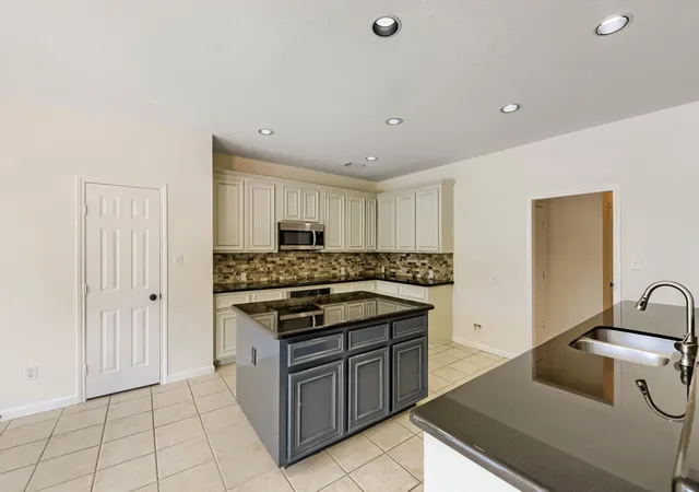 Photo 4 of Sale Pending at 4503 Toledo Bnd Dr, Richmond, TX 77406 | MLS# 21357677 | Listing updated on 2026-09-09