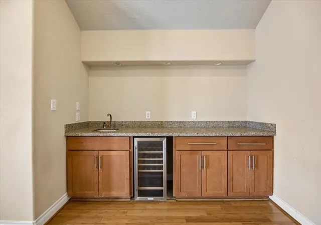 Photo 4 of Townhouse for sale at 1630 Cohn St, Houston, TX 77007 | MLS# 89282347 | Listing updated on 2026-08-29
