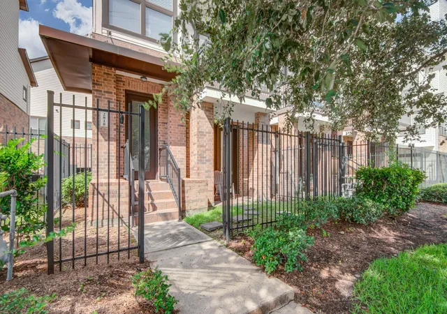 Photo 1 of Sale Pending at 2818 Polk St, Houston, TX 77003 | MLS# 12278126 | Listing updated on 2026-09-12