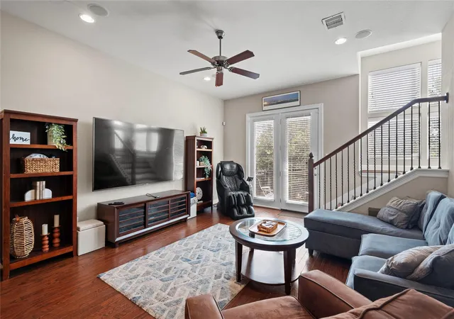 Photo 3 of Sale Pending at 2818 Polk St, Houston, TX 77003 | MLS# 12278126 | Listing updated on 2026-09-12