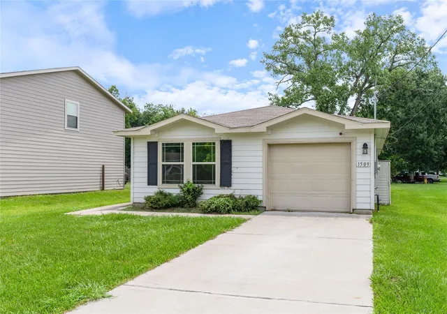 Homes for sale in Bay City, TX | 1509 Avenue A, Bay City, TX 77414 | MLS# 49393325