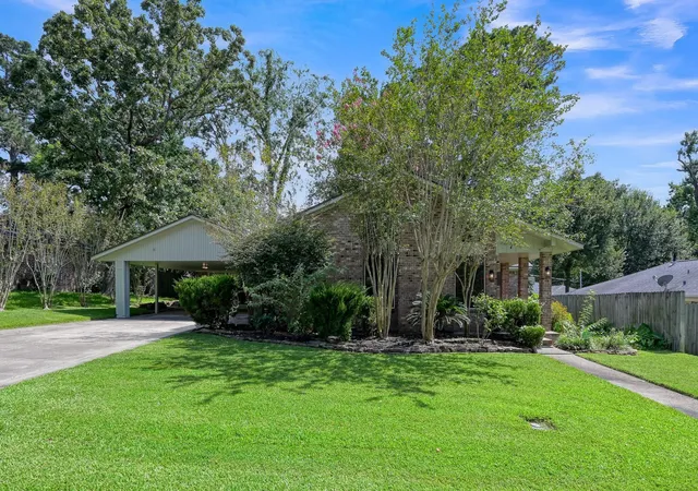 Photo 3 of Single family home for sale at 107 Shadylyn Dr, Conroe, TX 77304 | MLS# 82275763 | Listing updated on 2026-07-18